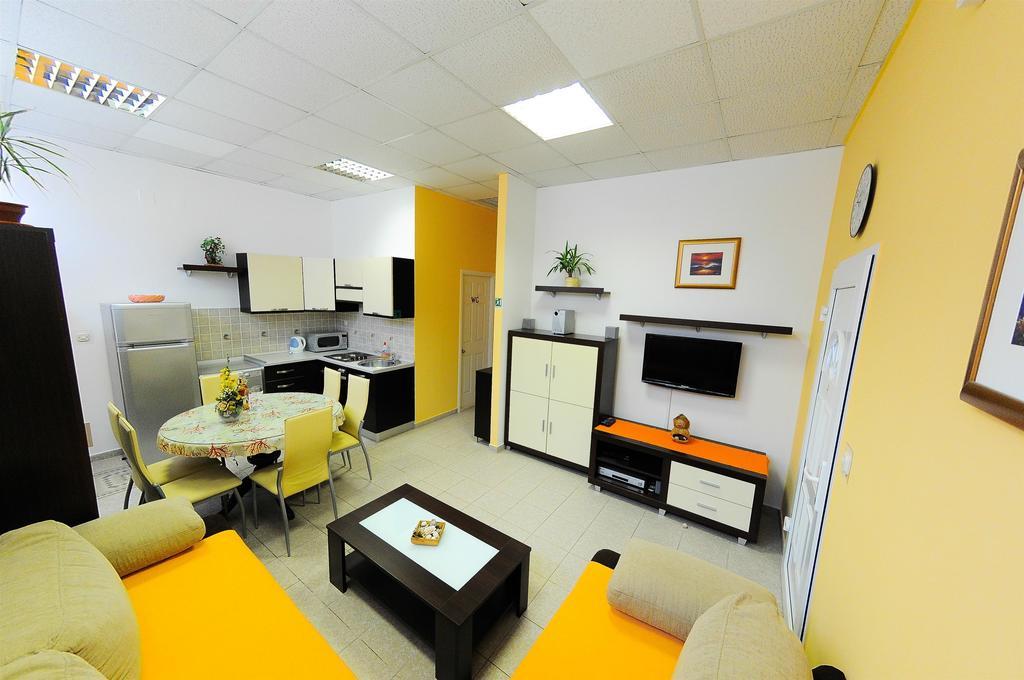 Apartments Marija Petricevic Подстрана Стая снимка