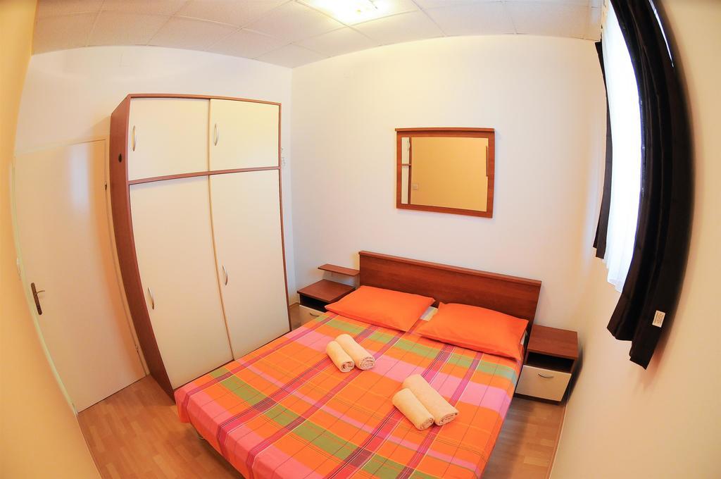Apartments Marija Petricevic Подстрана Стая снимка